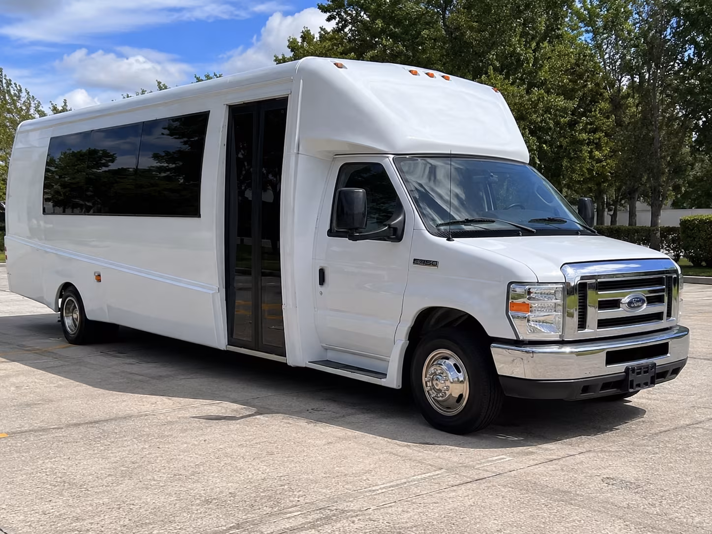 Moreno Valley Birthday, Sweet 16, & Quinceañera Transportation party bus exterior